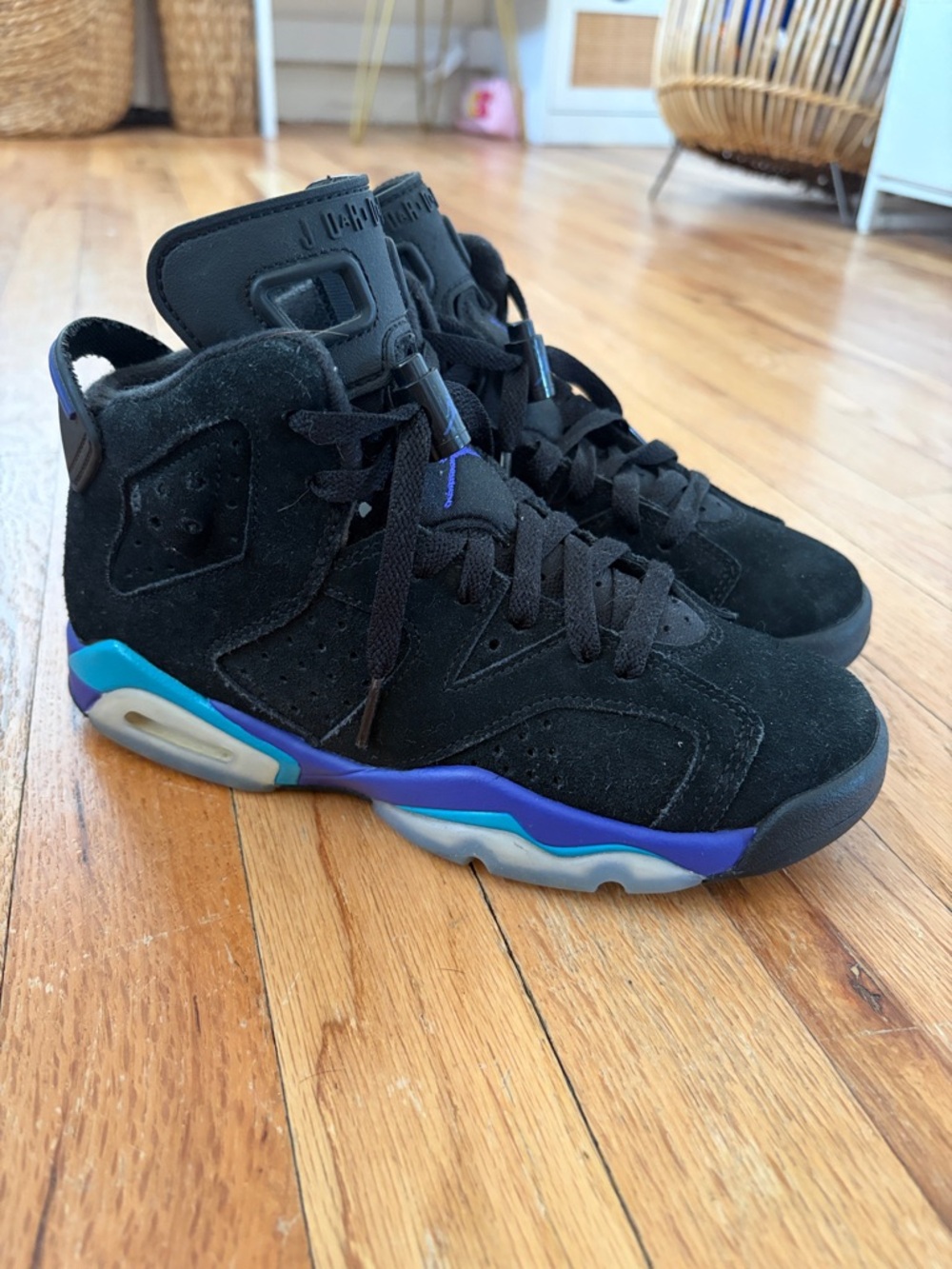 Jordan retro 6 Aqua youth sz 4y